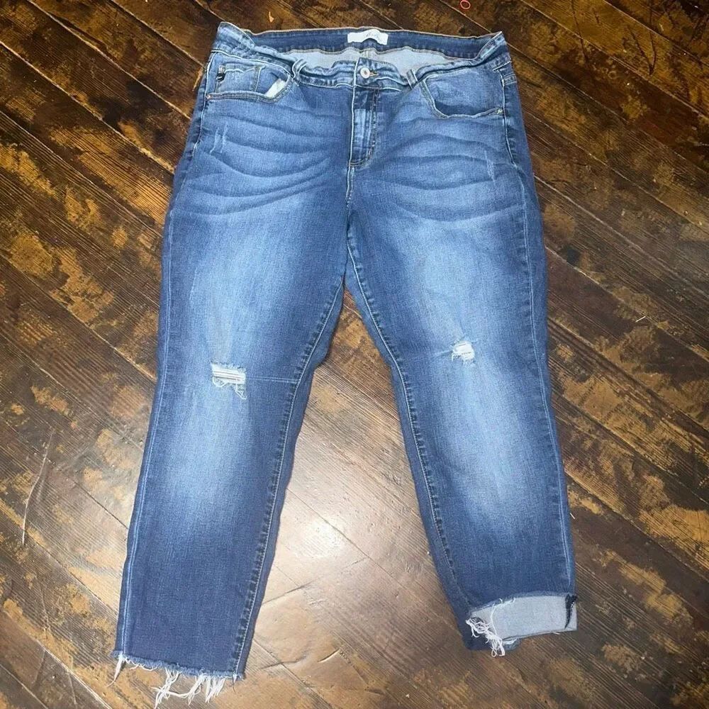 Kancan distressed cropped medium wash size 18 jeans